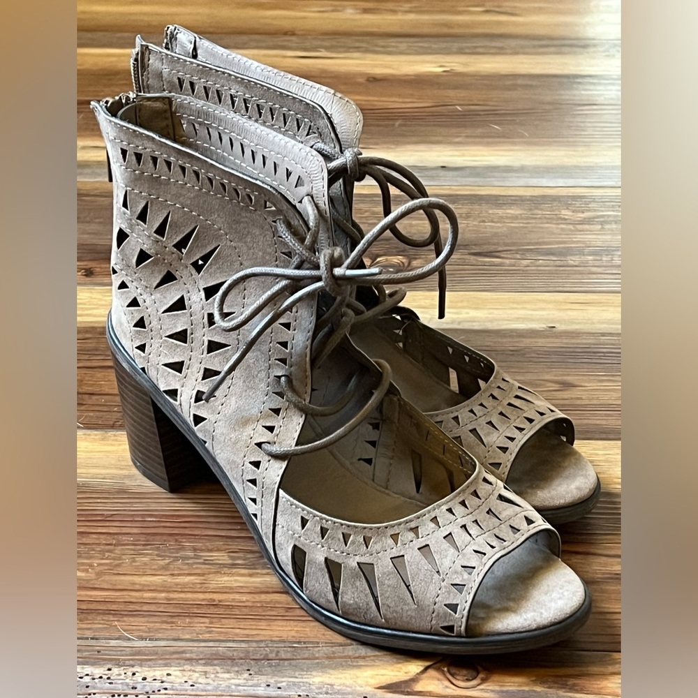 Women’s Breckelle's Gabby 7 Laser Cut Stack Lace Up Heels Beige Size 7